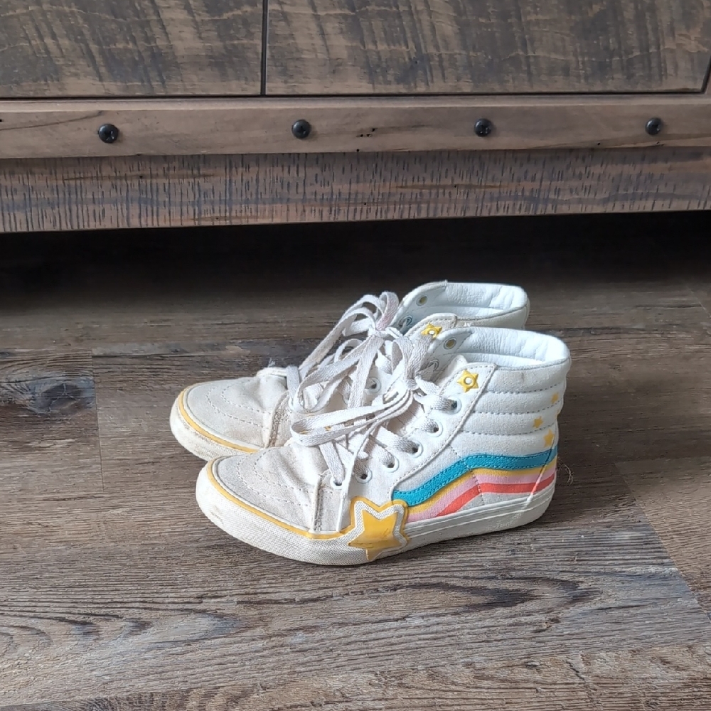 Vans - Kids High-Top Sneakers with Star and Rainbow Accents